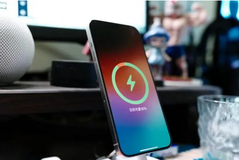 马鞍山苹果15换屏服务分享用什么充电器给iPhone15充电更好 